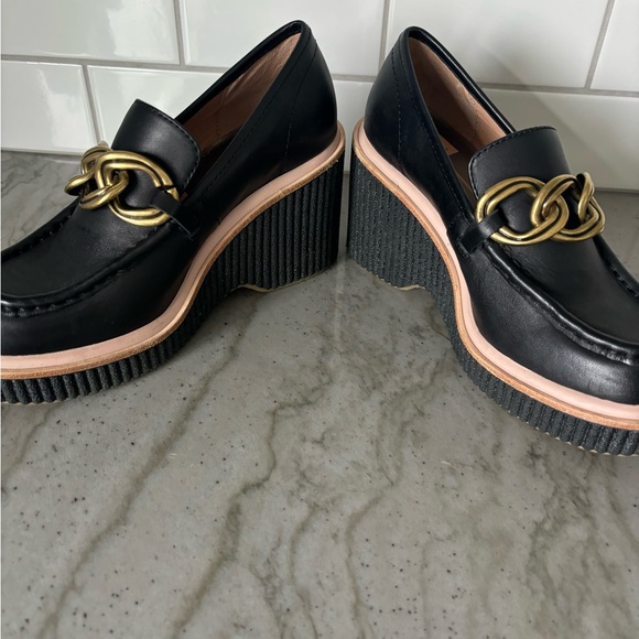 Dolce Vita Black Leather Platform Loafers with Gold Chain size 7 - Picture 4 of 6